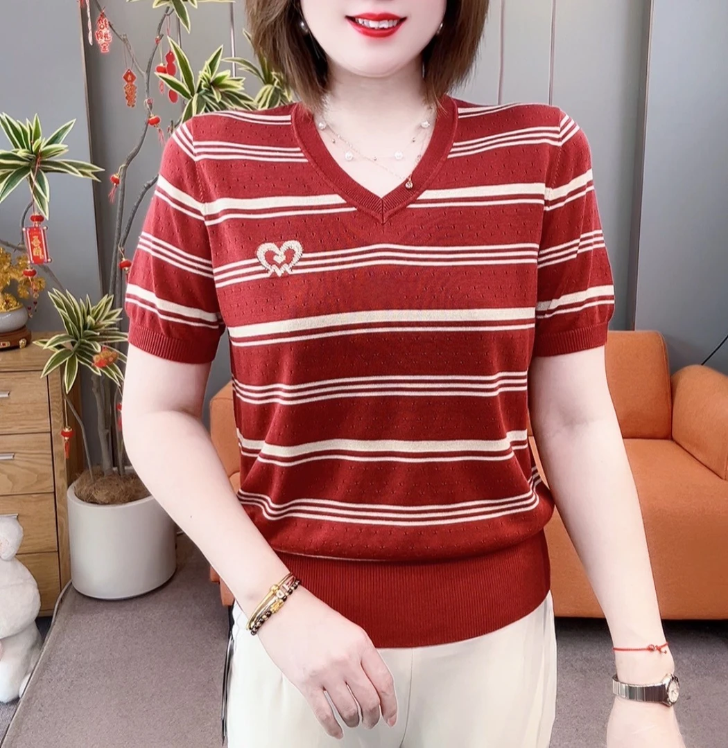 2025 新款简约百搭显瘦V领天丝条纹衫55596