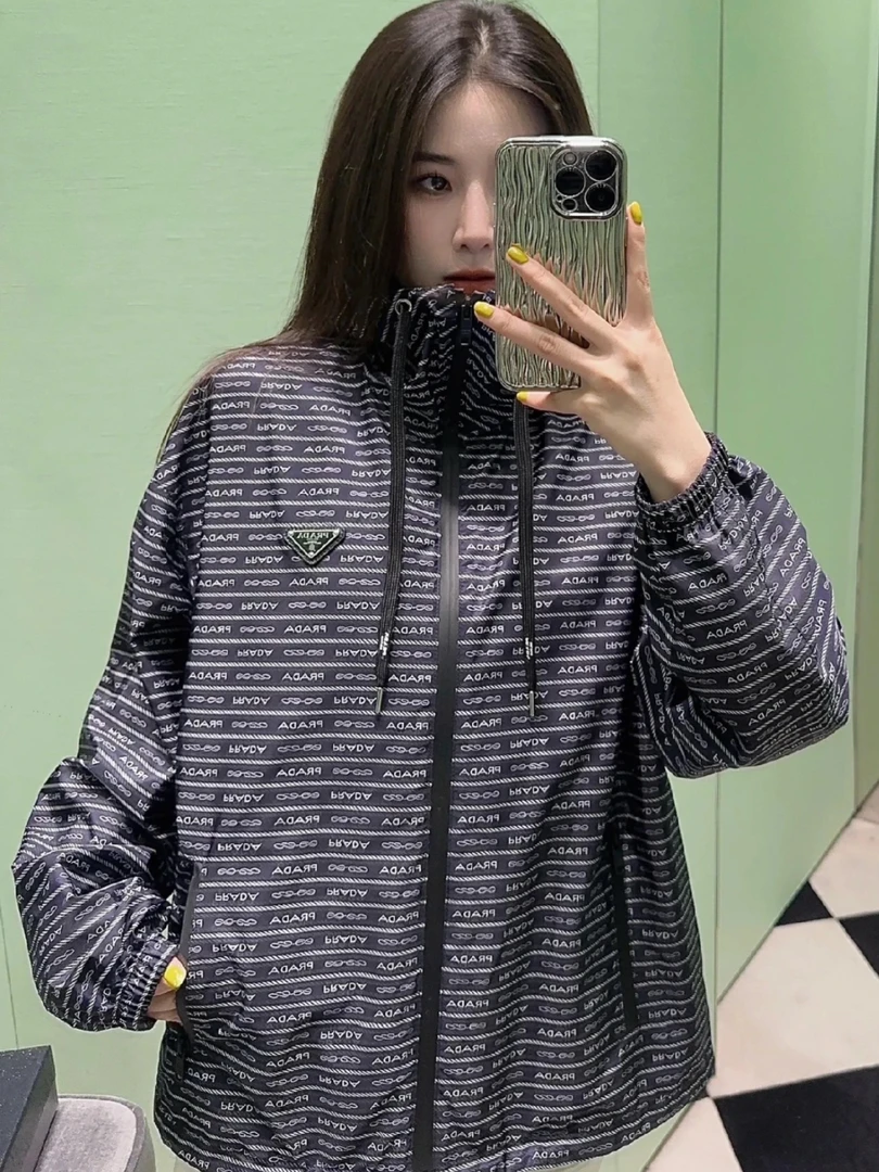 未使用 Prada/普拉达  yy907 再生锦纶 三角标logo字母满印外套38