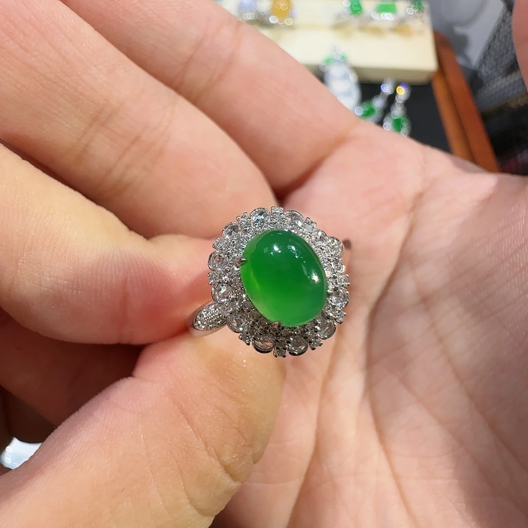 【闪购商品】18K金镶嵌戒指翡翠