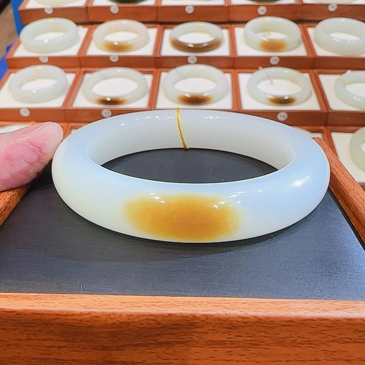 和田玉未镶嵌手镯且末一口金糖55 56