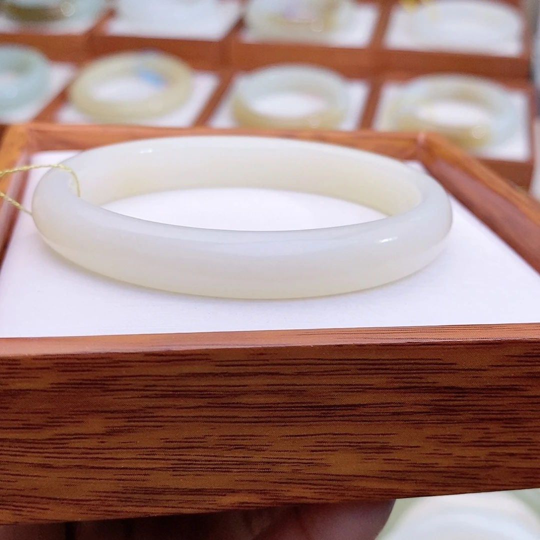 和田玉手镯未镶嵌53.5