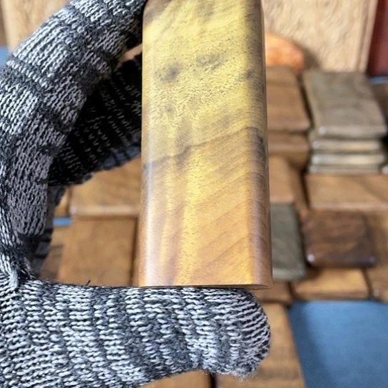 【闪购商品】巨**熊金丝楠阴沉木手把件