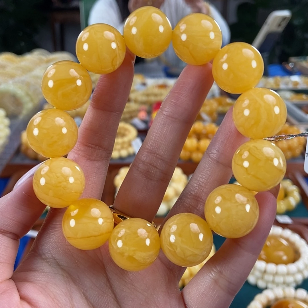 琥珀未镶嵌珠宝奇石18 41.59 同料鸡油红