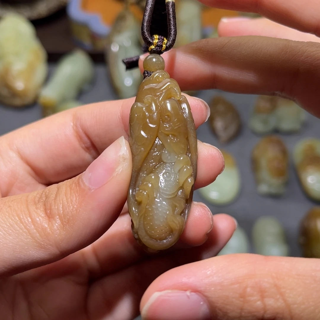 和田玉（糖玉）未镶嵌把件