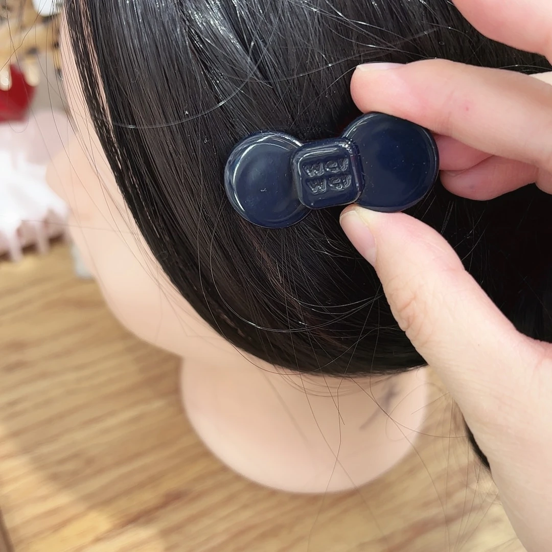 皮质铁合金小号章蓝色蝴蝶结