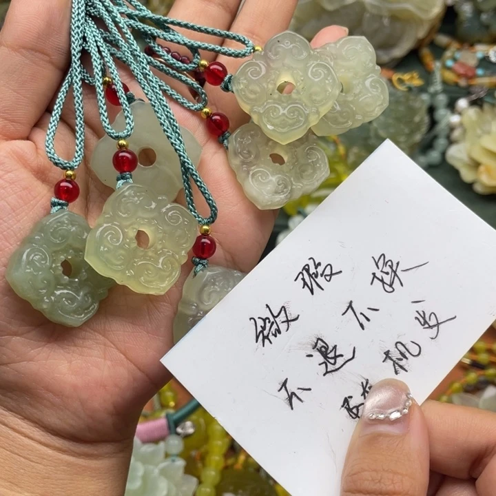 蛇纹石玉未镶嵌吊坠