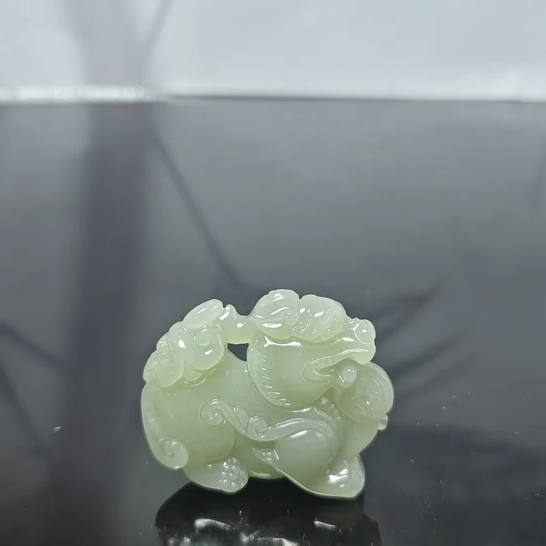 W和田玉飞天貔貅吊坠0400