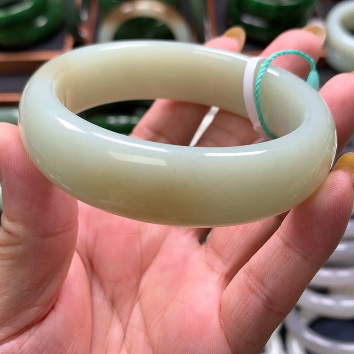 【闪购商品】未镶嵌手镯和田玉