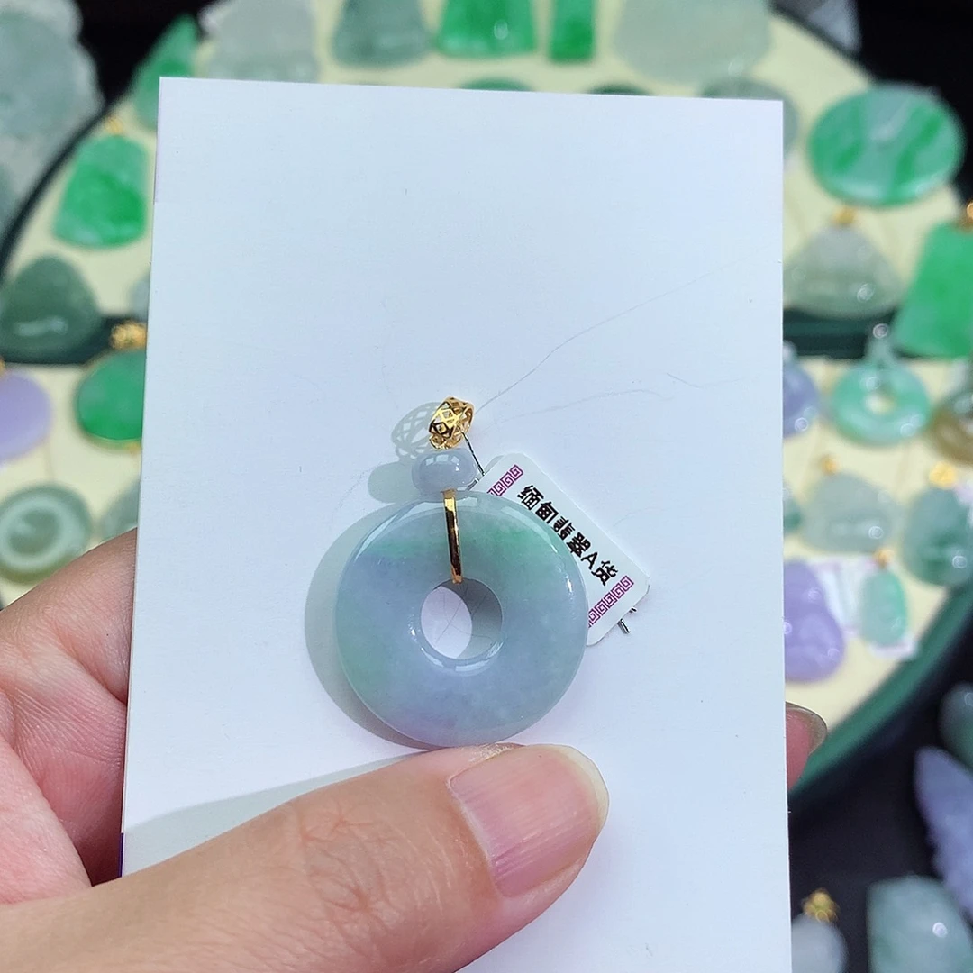 翡翠18K金镶嵌颈饰甜甜圈