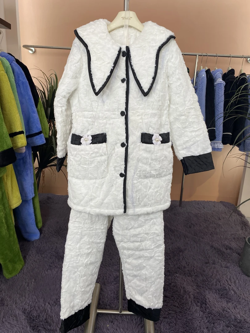 ALEX S.YU艾黎克斯设计师夹棉睡衣有瑕疵问题，介意慎拍！