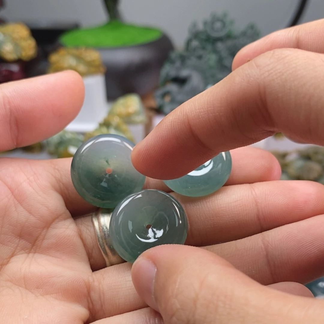 翡翠挂件未镶嵌小**宝