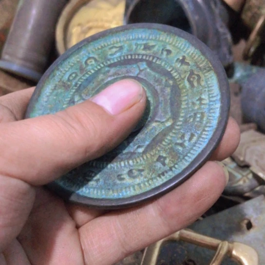 用***3闪电购铜摆件工艺品