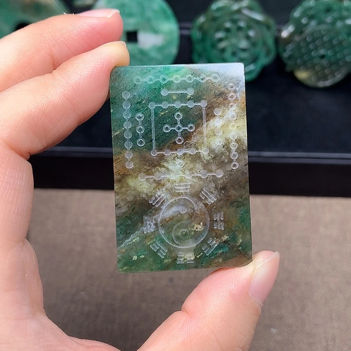 晴***墨独山玉未镶嵌颈饰
