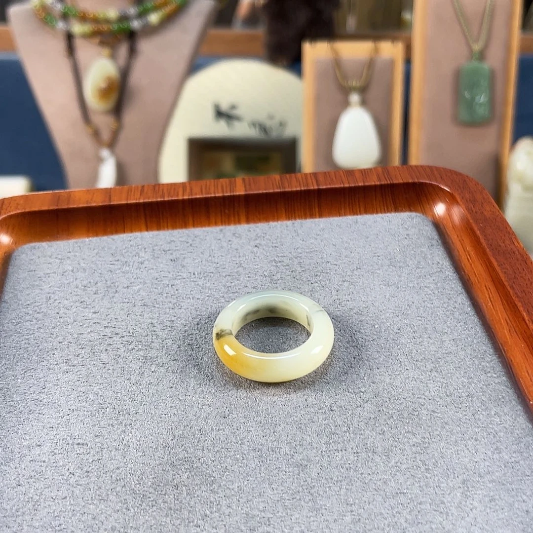 和田玉未镶嵌戒指