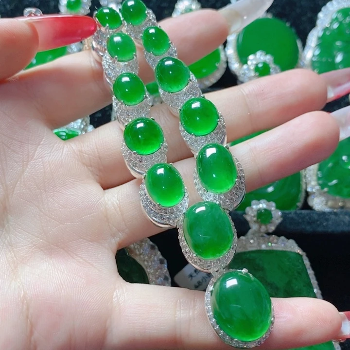 翡翠颈饰未镶嵌    1821049。