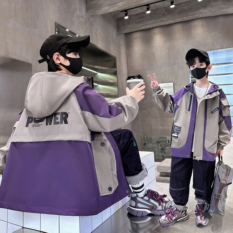 男童外套春秋款2024新款秋季男孩冲锋衣风衣中大儿童炸街连帽拼接