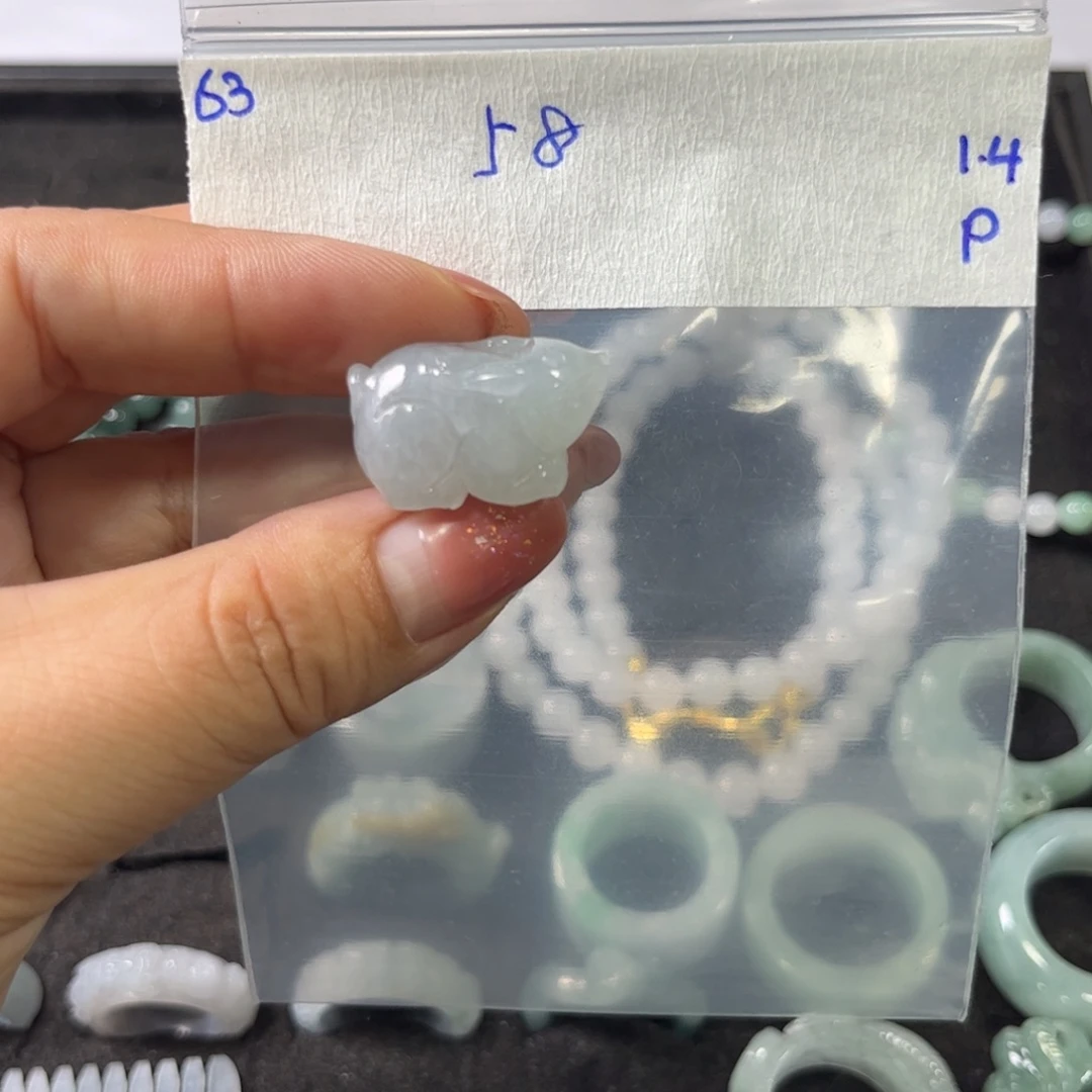 定制翡翠未镶嵌兔子