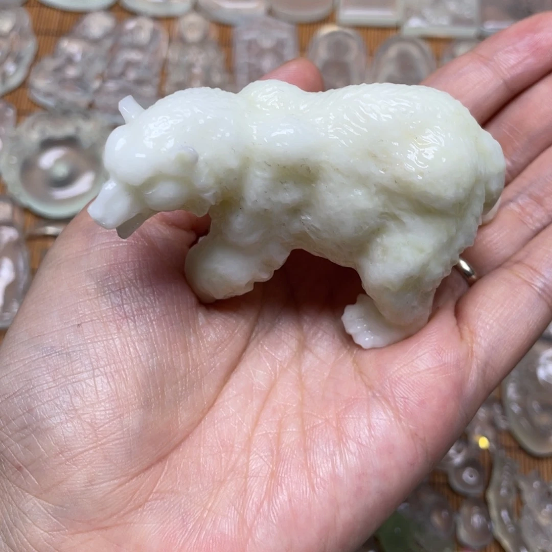 未镶嵌蛇纹石玉颈饰老*颜