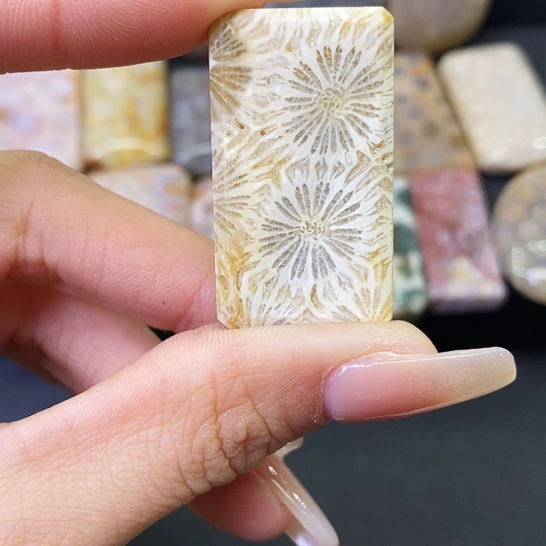 硅化玉颈饰合金一****?