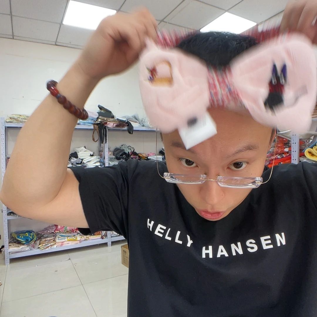 PU化妆包等各种产品的