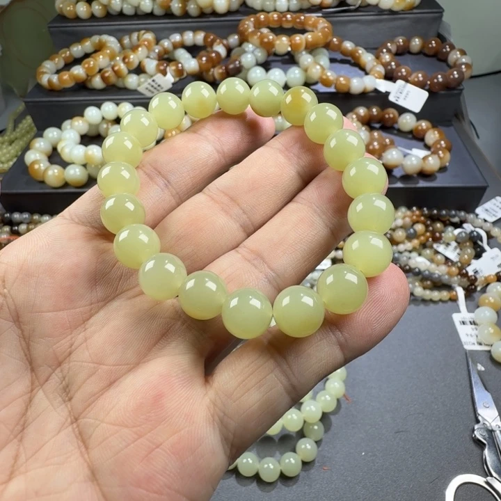 泰***和手链未镶嵌和田玉