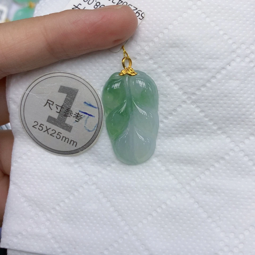 颈饰18K金镶嵌翡翠