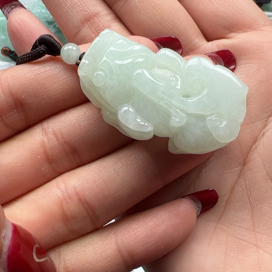 翡翠颈饰未镶嵌貔貅