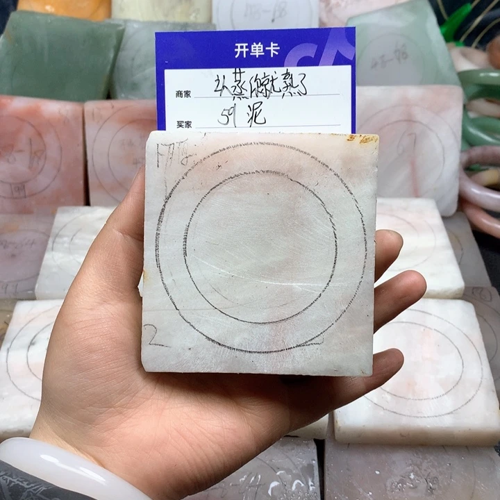 石英质玉手镯未镶嵌认****?定制手镯