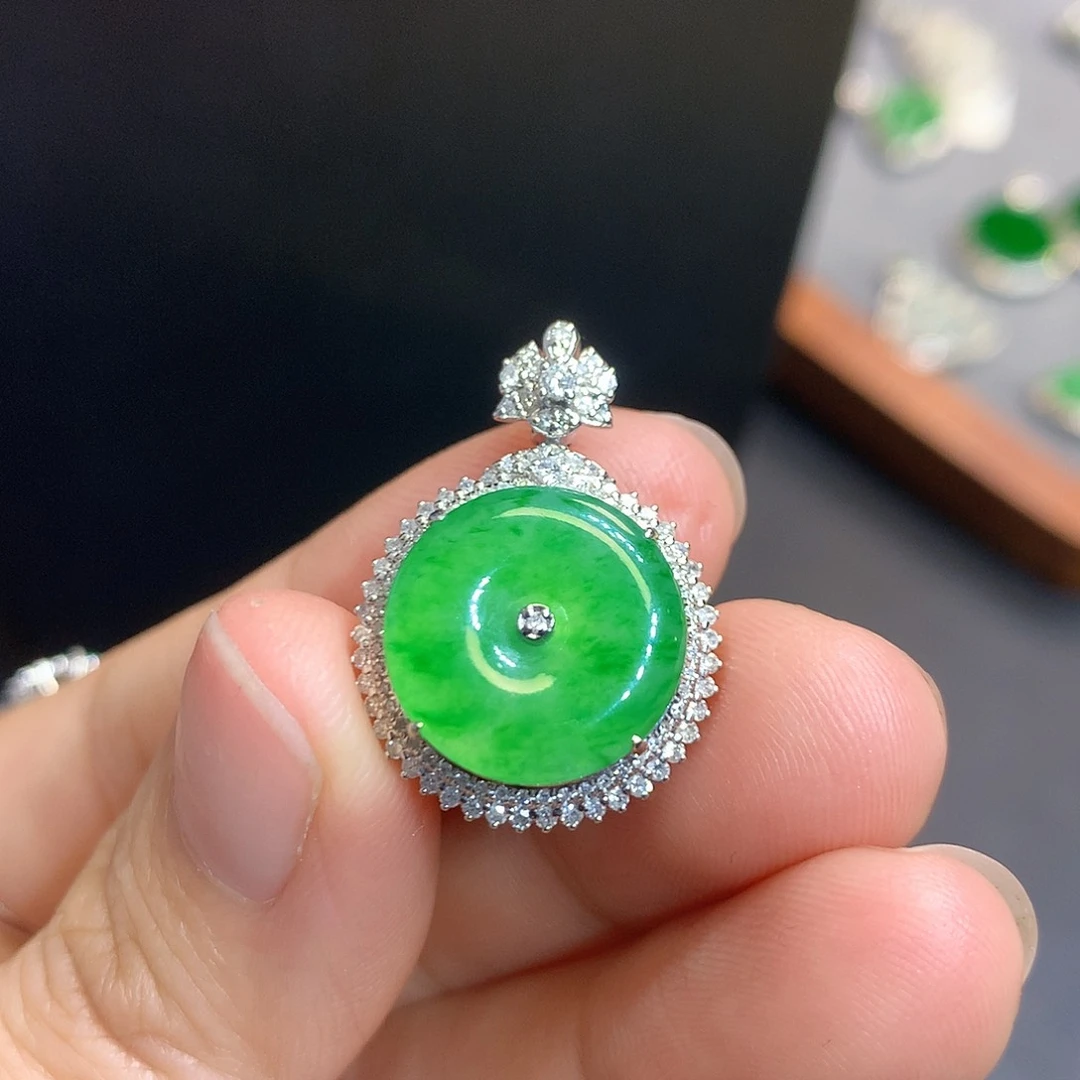 翡翠吊坠(不含链)18K金镶嵌