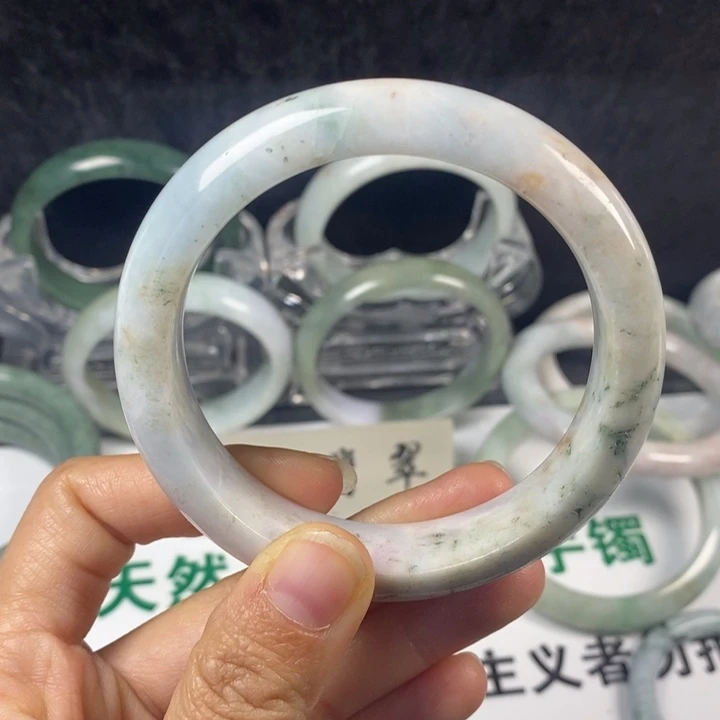 翡翠未镶嵌手镯25号。 58.7圈