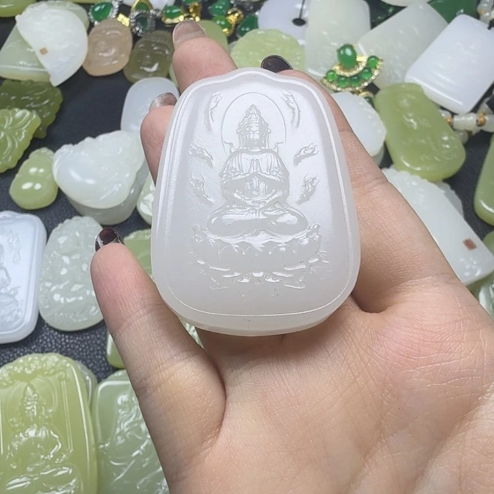 石英质玉未镶嵌颈饰