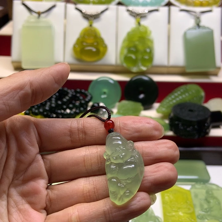 蛇纹石玉未镶嵌颈饰