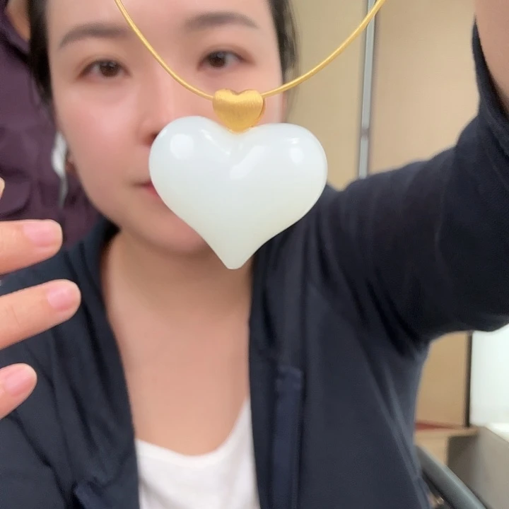 颈饰18K金镶嵌和田玉