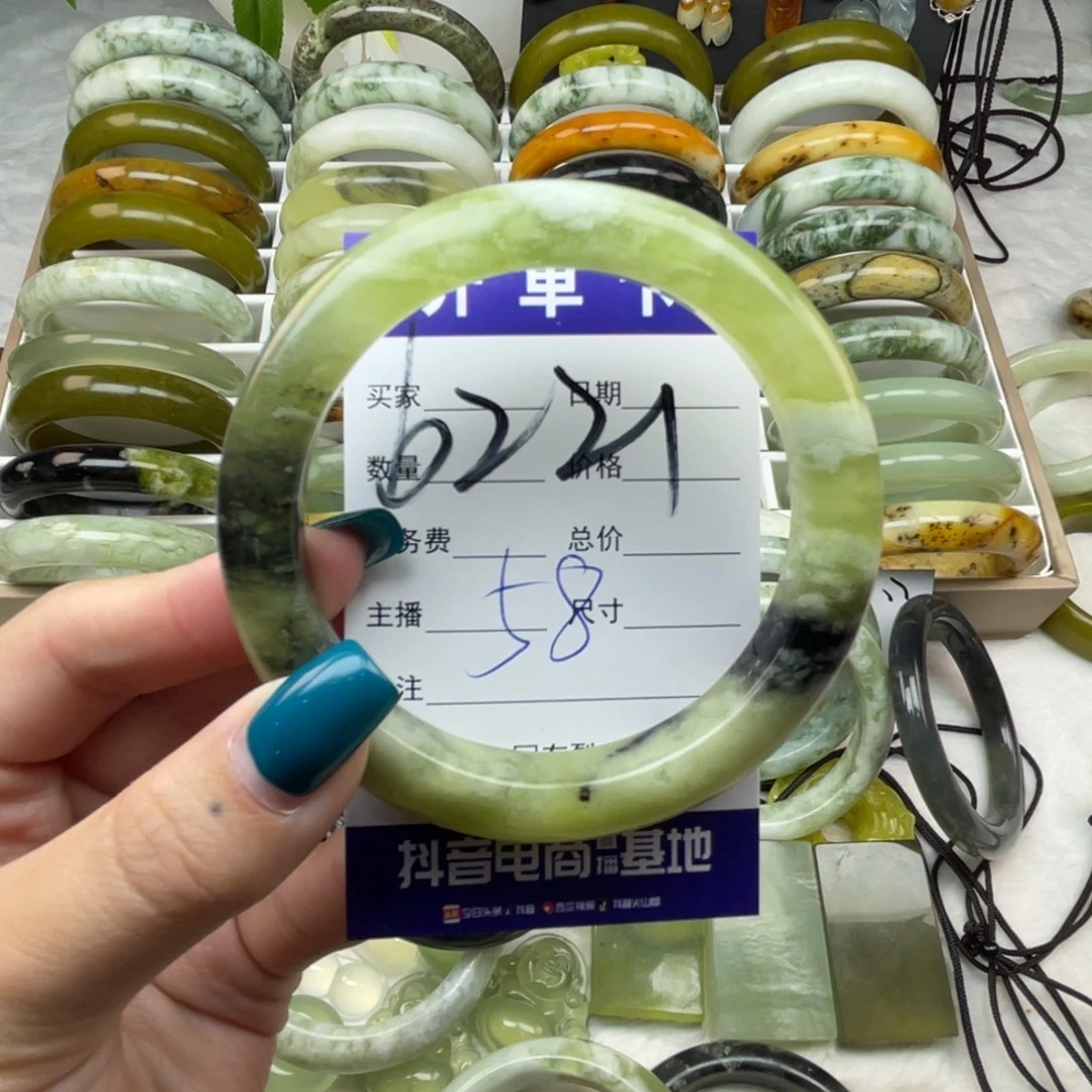 香****未镶嵌蛇纹石玉手镯
