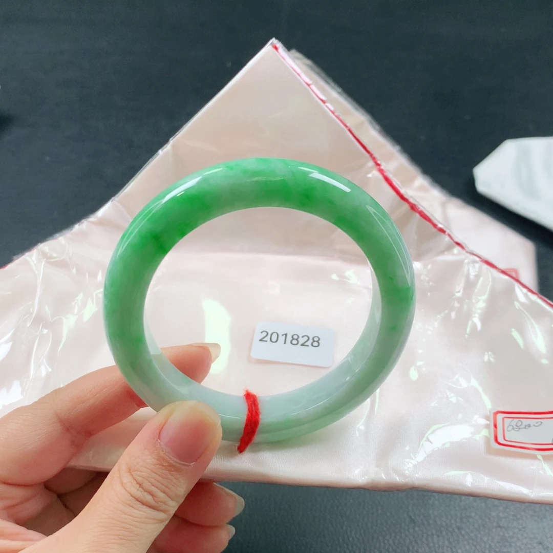 翡翠手镯未镶嵌03。