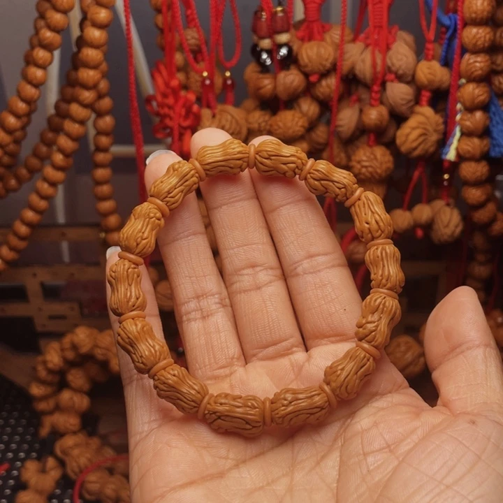 木质类龙纹桃枭挂件