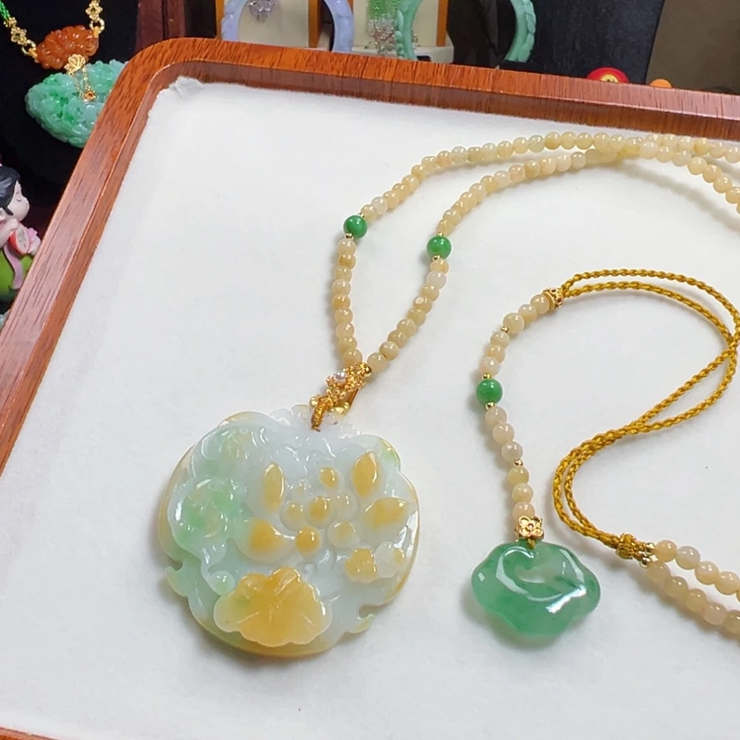 翡翠未镶嵌毛衣链莲花锁