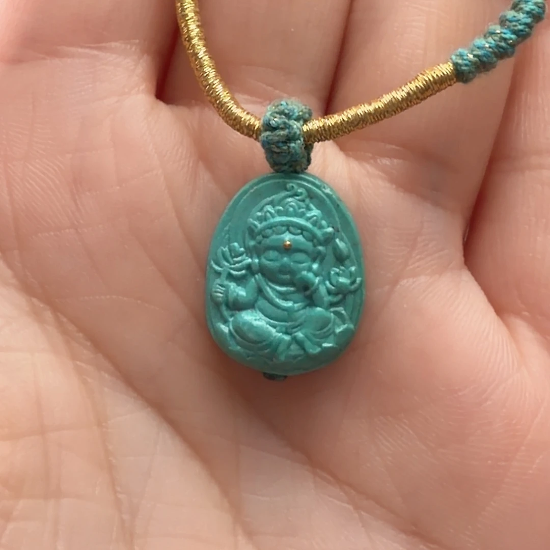 绿松石未镶嵌颈饰