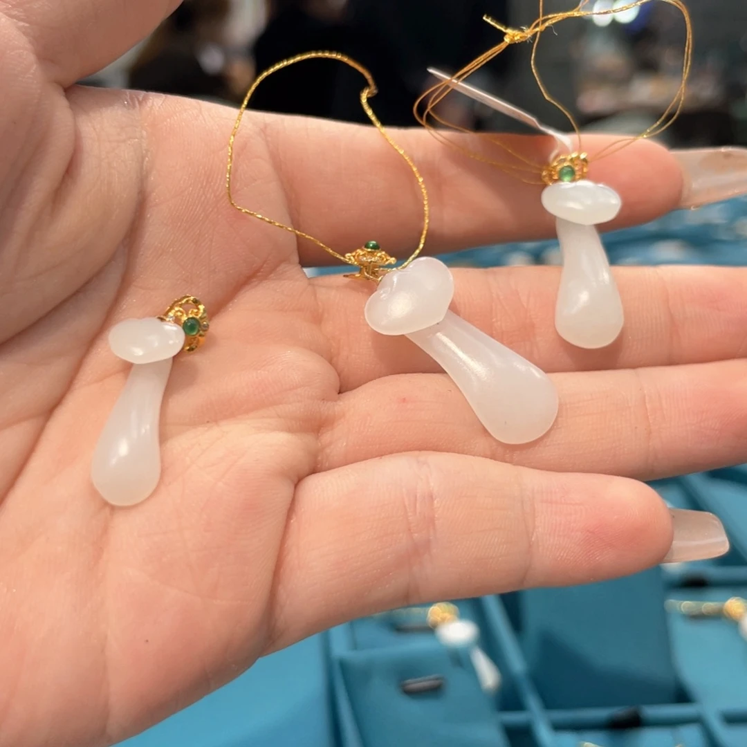 颈饰18K金镶嵌和田玉多样性发货拍一发一