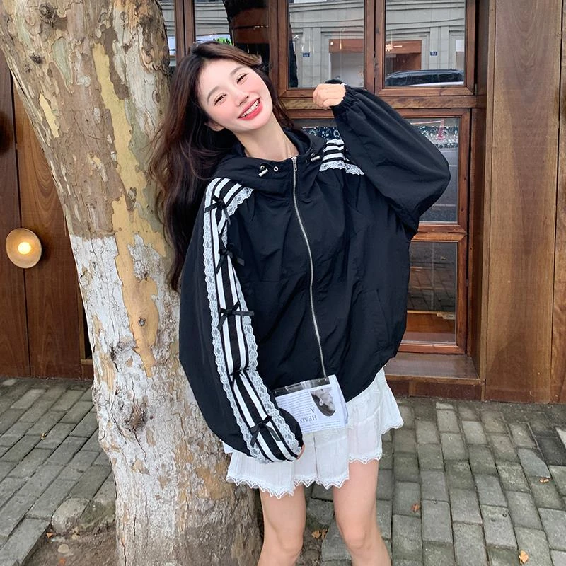 韩系设计感蕾丝蝴蝶结印花冲锋衣女春秋新款2025运动慵懒风短外套