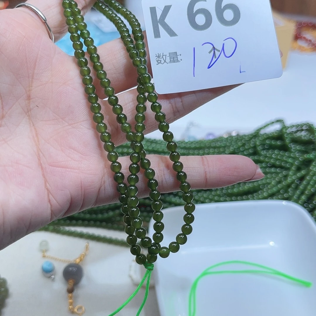 玉***秒未镶嵌和田玉珠宝半成品K66。