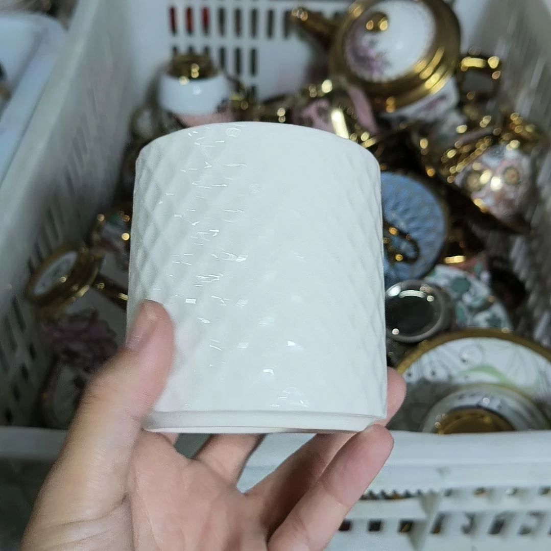 摆件陶瓷默认微瑕发两个。。。。