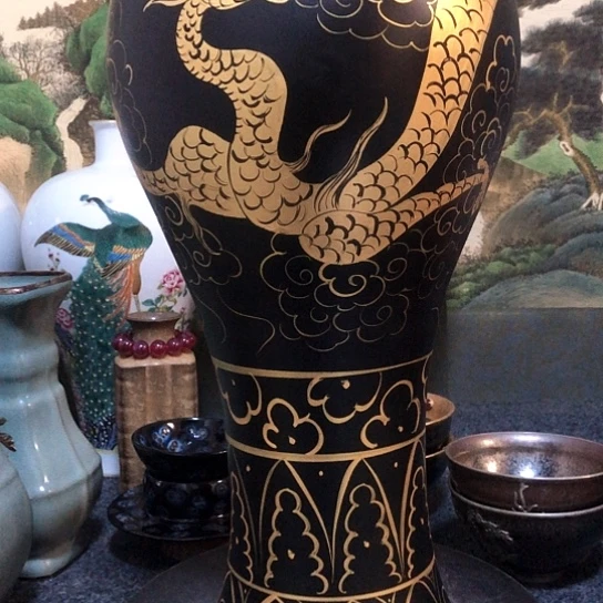 瓷片瓷器一件，品相完好