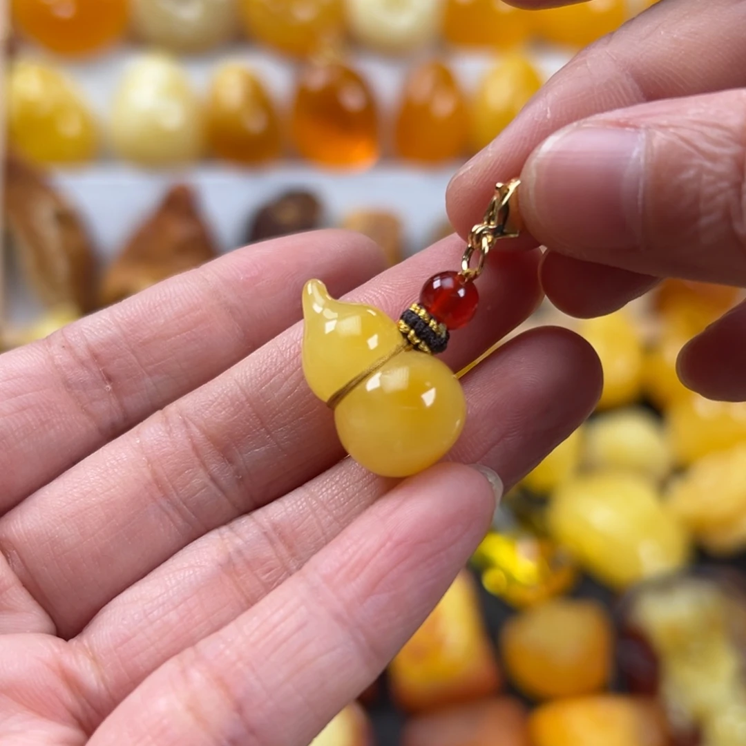 用***猫蜜蜡未镶嵌颈饰蜜蜡