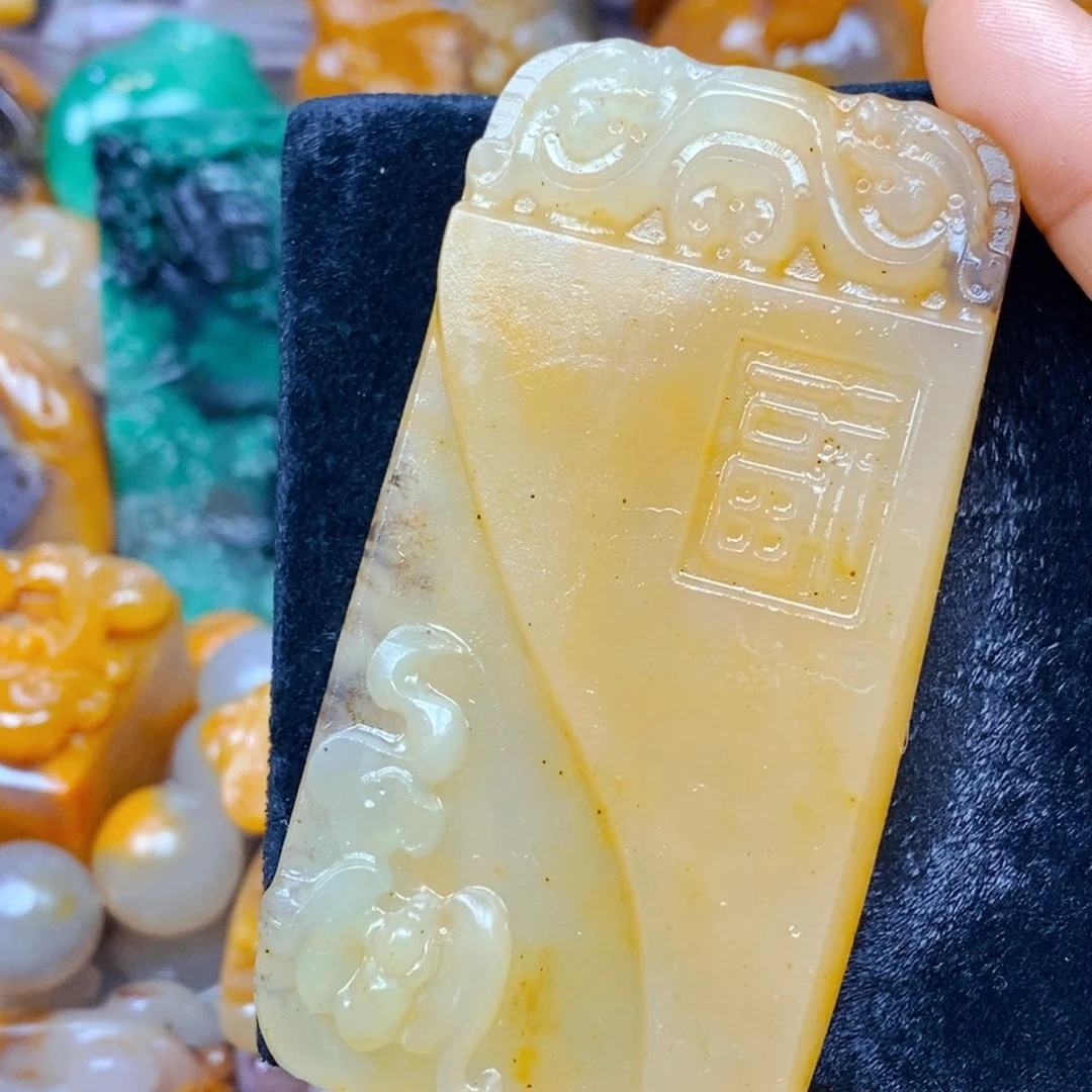未镶嵌石英质玉（黄龙玉）吊坠(不含链)