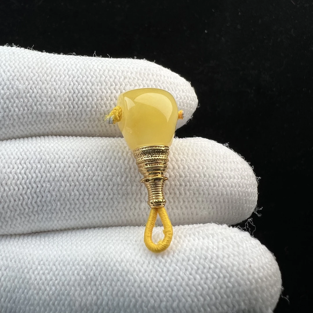 Z1951天然蜜蜡鸡油三通 10.7*23mm 2.55克抖音基地质检发货