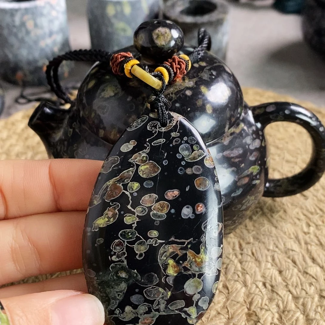 奢上奢微瑕梅花玉