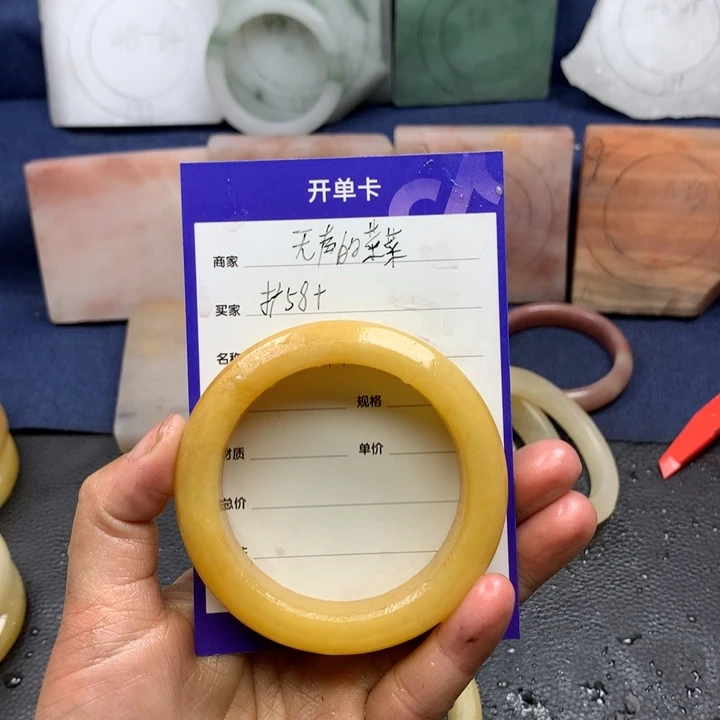 石英质玉手镯未镶嵌无***菜定制手镯