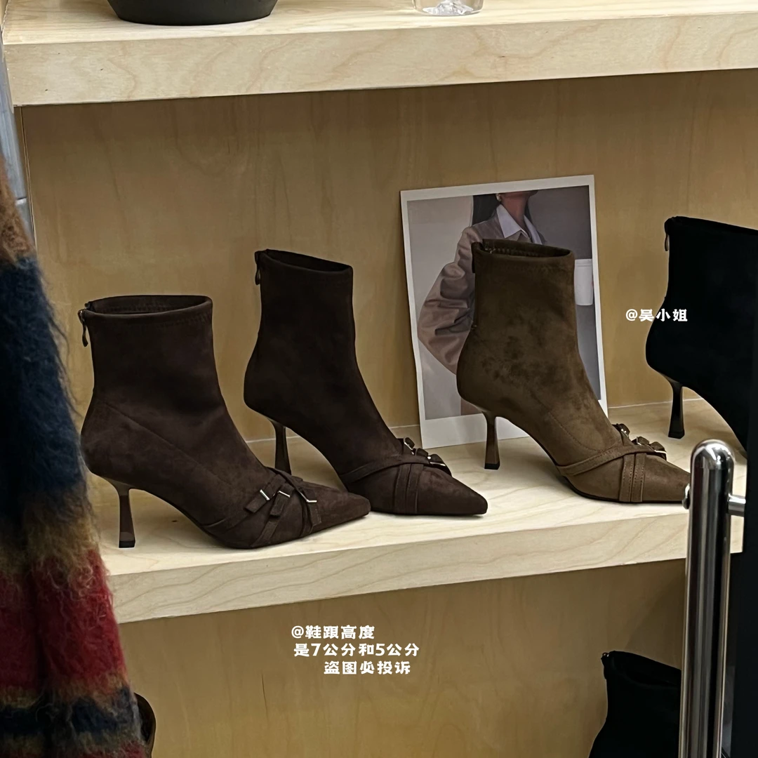 2025秋冬新款小众设计感皮带扣时尚百搭辣妹时装靴尖头高跟短靴女