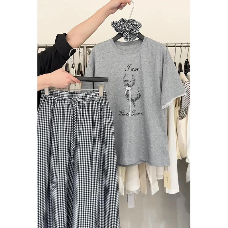 夏季穿搭一整套2025新款韩系时尚小狗印花短袖蕾丝格子裤两件套装